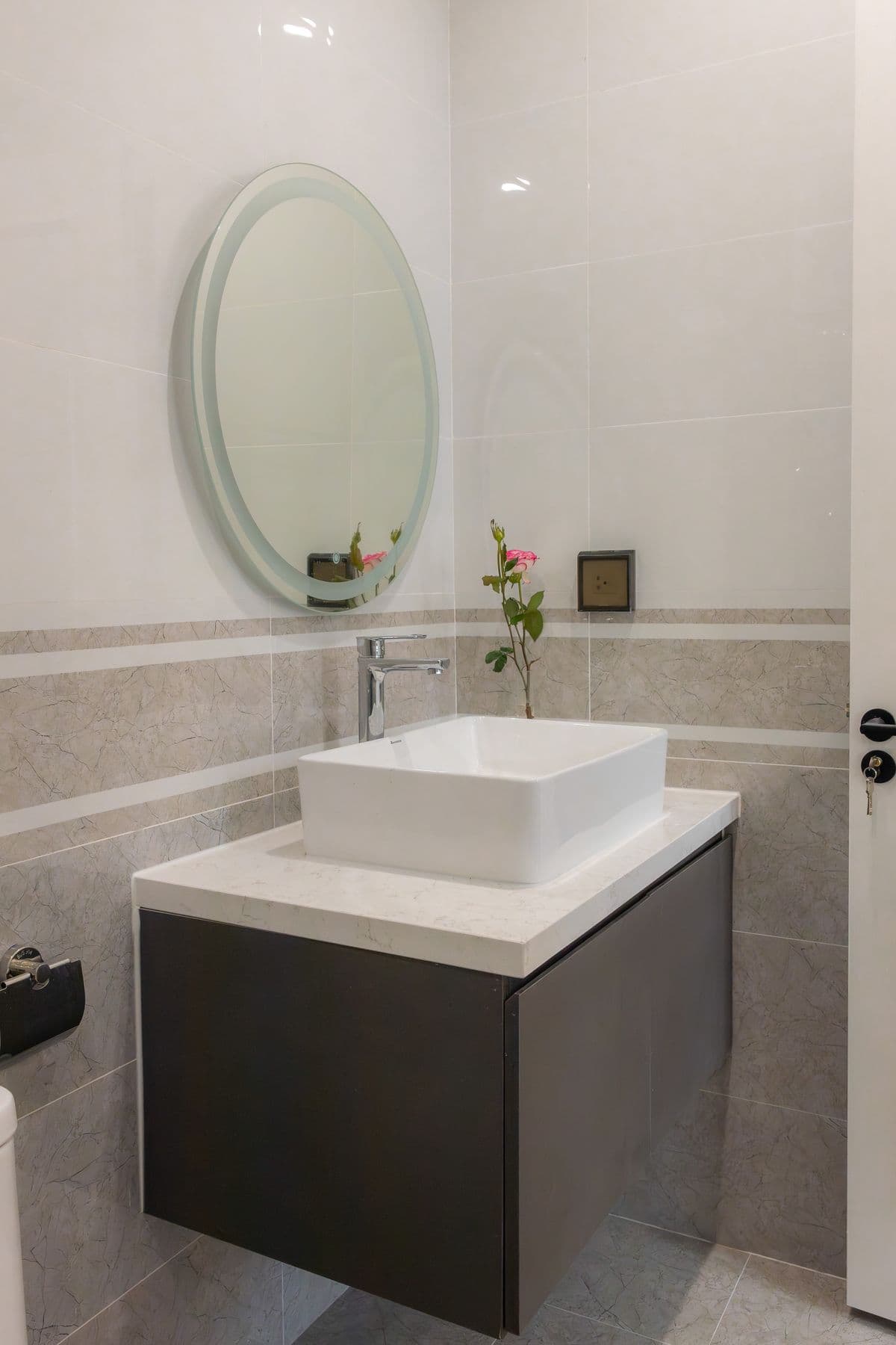Modern bathroom with a floating vanity and round vessel sink